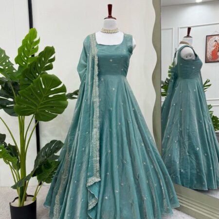 Elegant Fandy Silk Gown Set